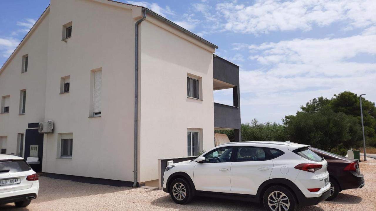 Aksa Residences Vir Exterior foto
